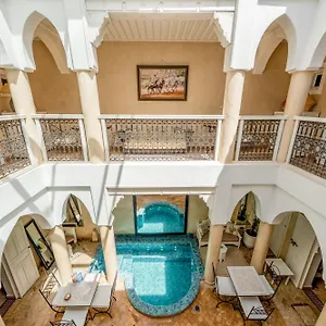*** Riad Awinati Location Privatisee ,piscine Chauffee , Beau Rooftop Morocco